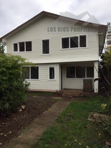 Arriendo cÃ©ntrica casa 